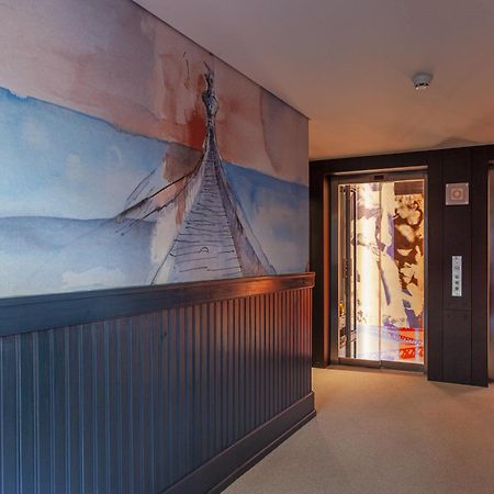 ホテル Timbre Virtudes ポルト エクステリア 写真 The elevators at the hotel