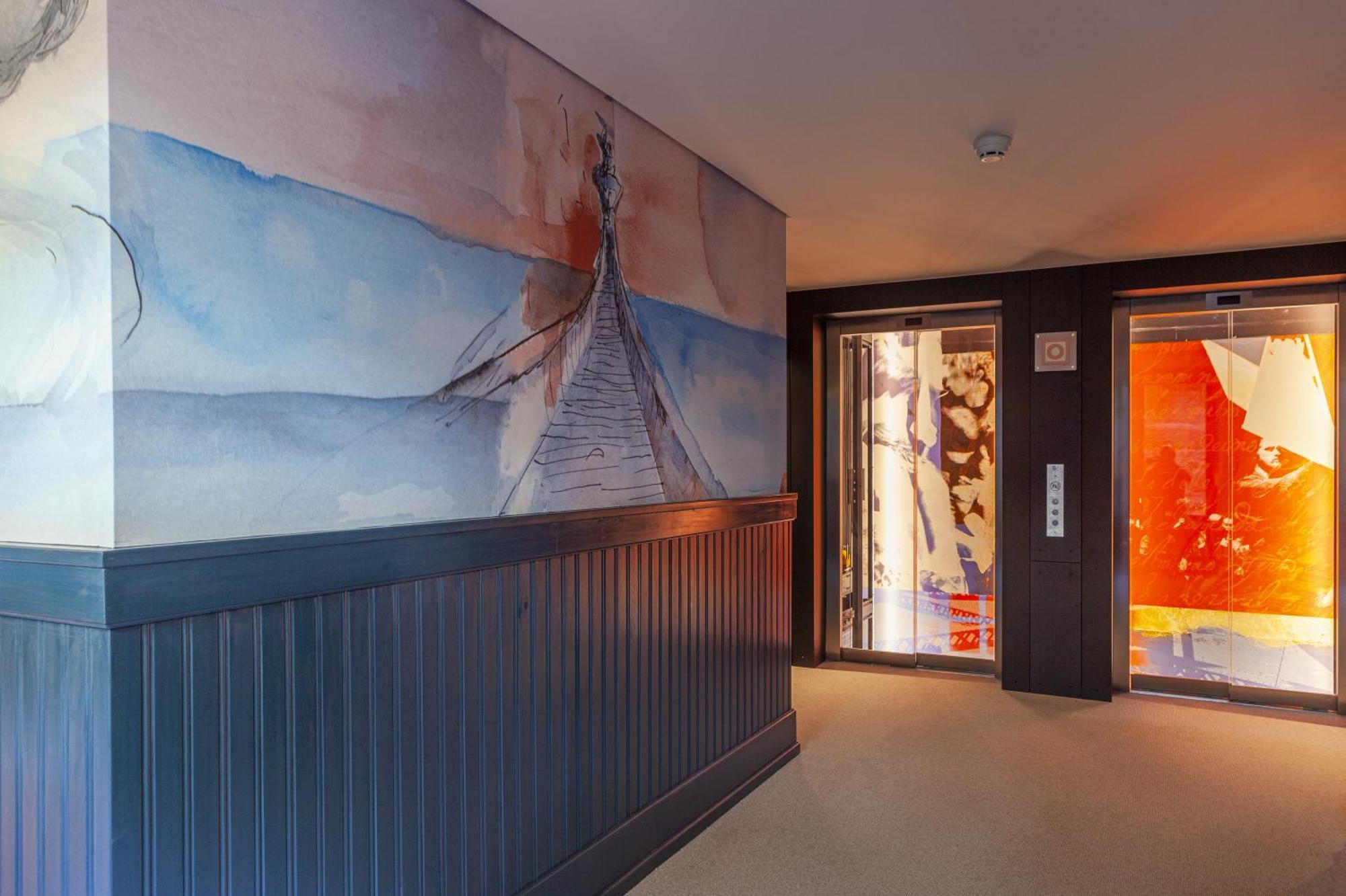 ホテル Timbre Virtudes ポルト エクステリア 写真 The elevators at the hotel