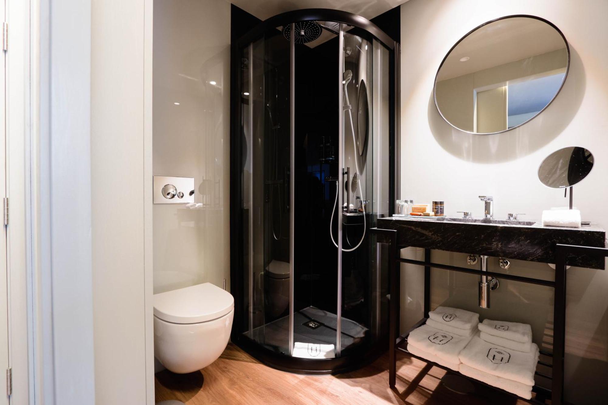 ホテル Timbre Virtudes ポルト エクステリア 写真 A shower cubicle