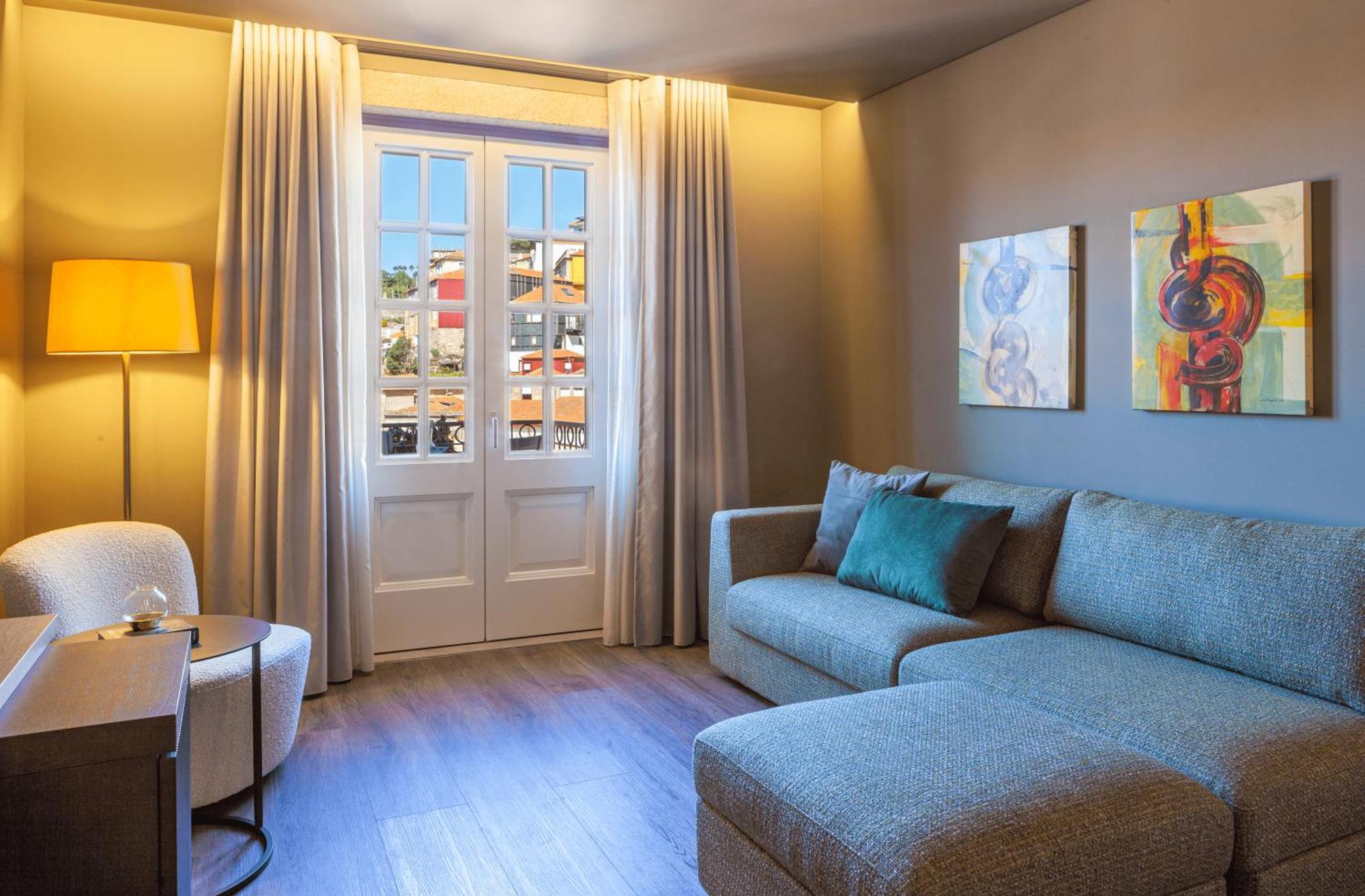 ホテル Timbre Virtudes ポルト エクステリア 写真 A living room at the hotel
